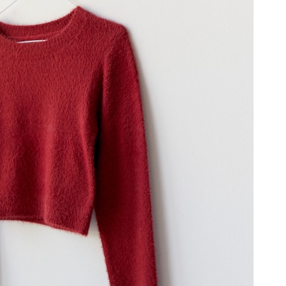 UO Soft Cropped Sweater - Picture 3 of 4